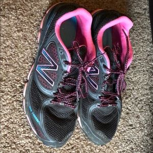 Women’s New Balance tennis shoes size 11 B.